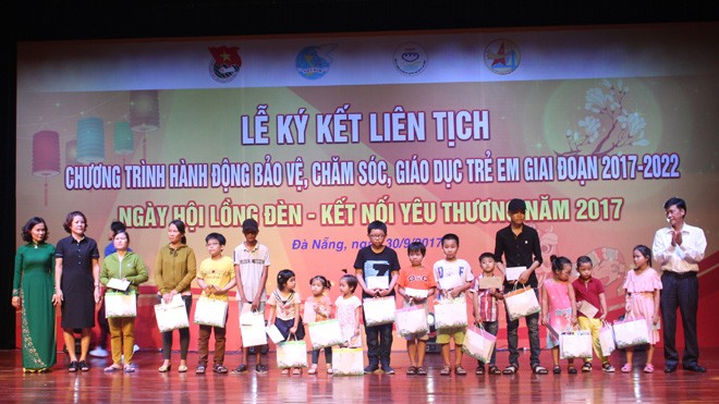500 học sinh tham gia ngày hội làm lồng đèn Trung thu - ảnh 2