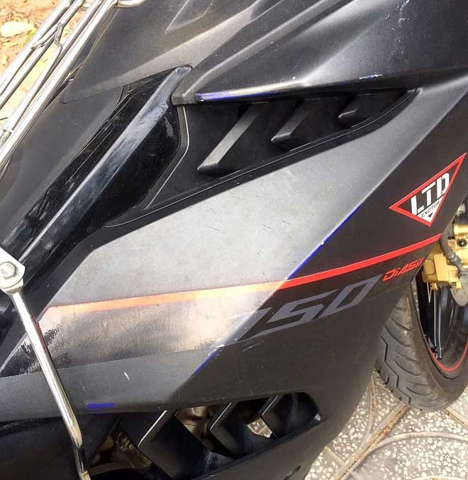 Đại lí Yamaha 'phù phép' xe màu xanh thành đen nhám: Hành vi lừa dối? - ảnh 1