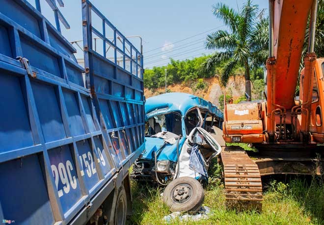 'Nghĩa địa xe' gặp nạn ở dốc Cun - ảnh 13