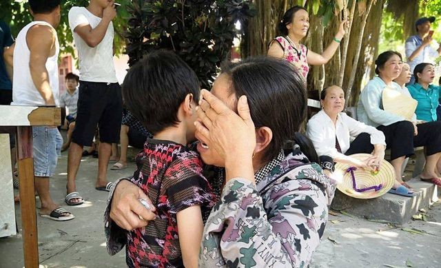 9 ngư dân tàu cá Nghệ An mất tích: Người cha tử nạn khi lao xuống biển cứu con - ảnh 2