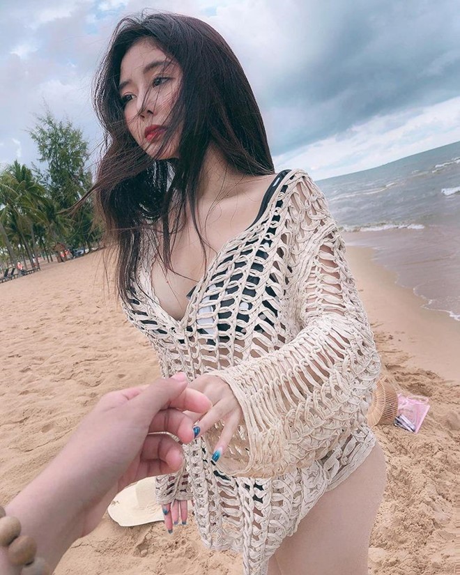 Không tham gia nghệ thuật, bốn hot girl 10X vẫn thu hút nhờ vẻ sexy - ảnh 10