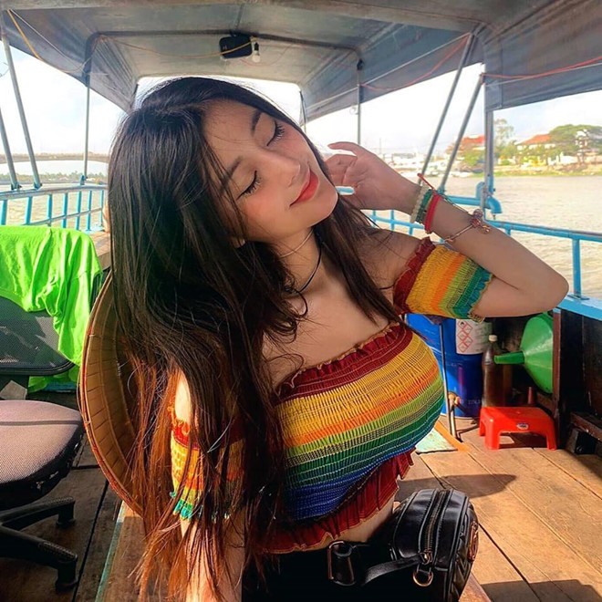 Không tham gia nghệ thuật, bốn hot girl 10X vẫn thu hút nhờ vẻ sexy - ảnh 11