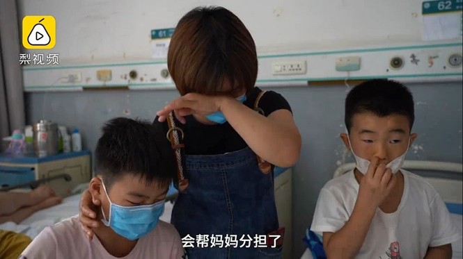 Cậu bé dành cả tuổi thơ bán hành, hiến tủy cứu em trai mắc bệnh thiếu máu - ảnh 2