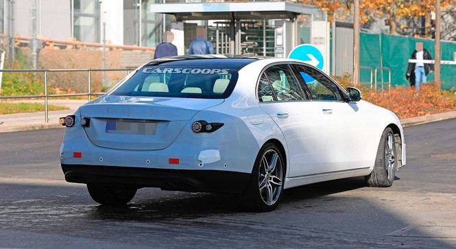 Đuôi xe Mercedes-Benz E-Class 2020