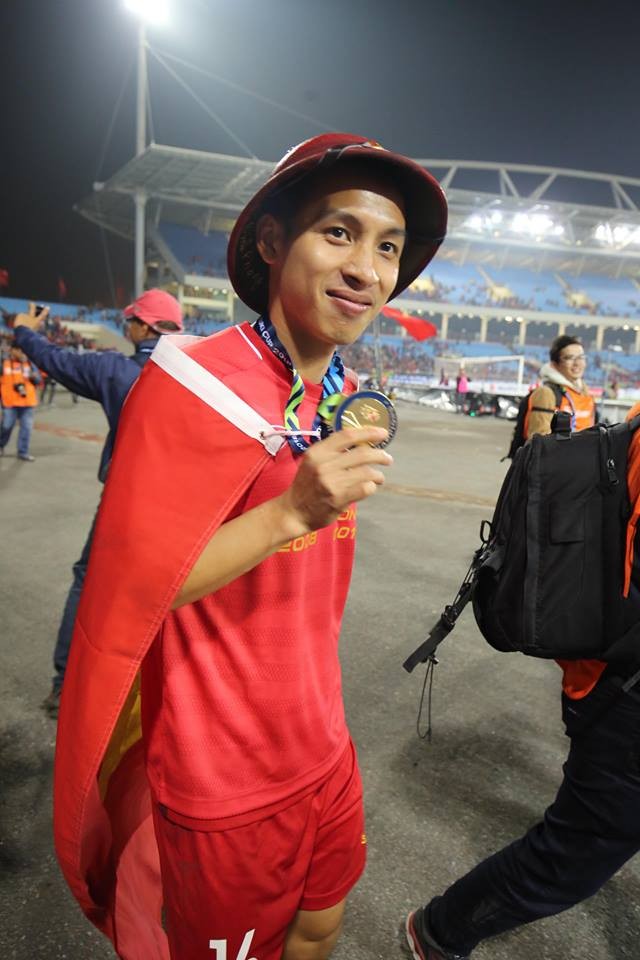 Các cầu thủ đội tuyển Việt Nam ăn mừng chức vô địch AFF Cup 2018 - ảnh 9