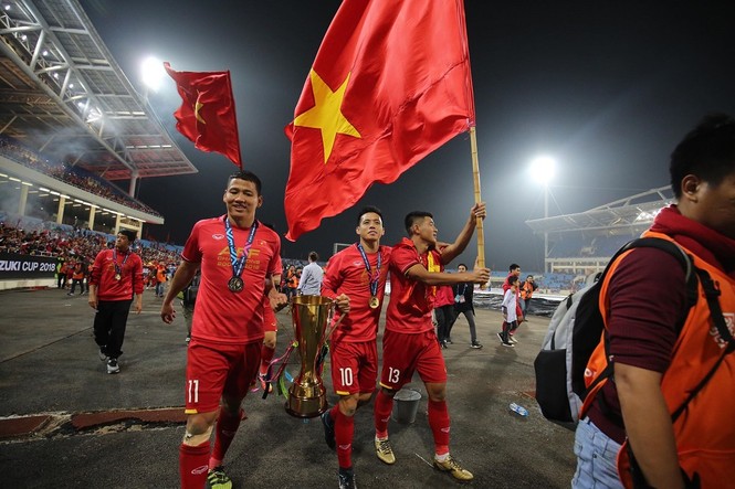 Các cầu thủ đội tuyển Việt Nam ăn mừng chức vô địch AFF Cup 2018 - ảnh 10