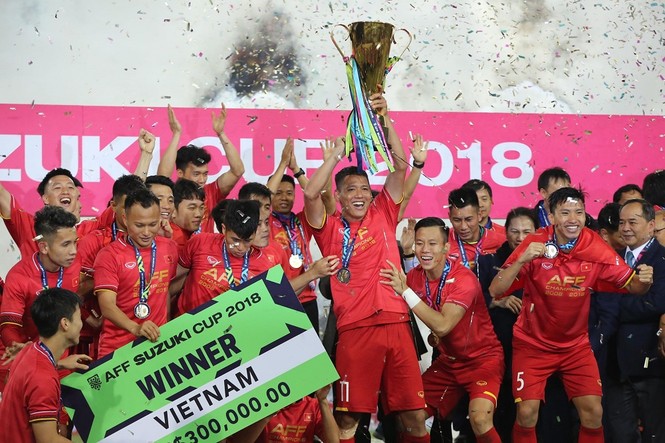 Các cầu thủ đội tuyển Việt Nam ăn mừng chức vô địch AFF Cup 2018 - ảnh 3