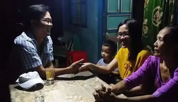 Người đàn ông đi ô tô tát phụ nữ đến nhà bị hại xin lỗi - ảnh 1