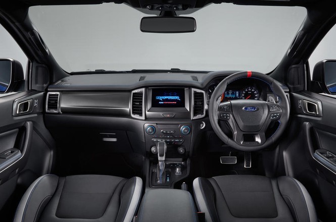 Bán tải 'khủng' Ford Ranger Raptor mới tại Anh có gì đặc biệt? - ảnh 3
