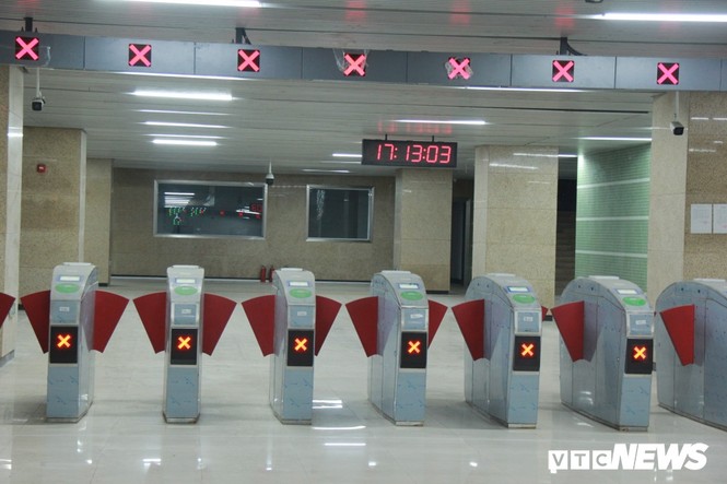 Ảnh: Đường sắt 20.000 tỷ đồng sắp hoạt động vẫn nhếch nhác giữa Thủ đô - ảnh 2