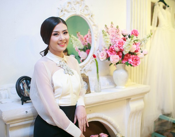 Ngọc Hân đổi phong cách gợi cảm làm giám khảo - ảnh 2