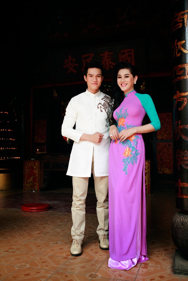Lâm Chi Khanh đẹp dịu dàng với áo dài - ảnh 1