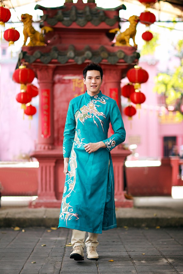 Lâm Chi Khanh đẹp dịu dàng với áo dài - ảnh 7