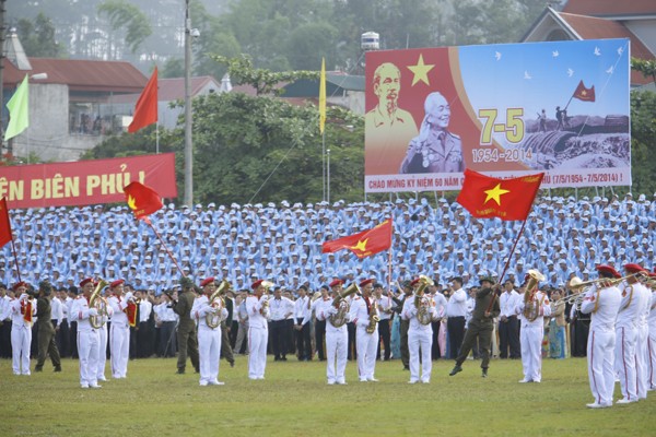 Toàn cảnh lễ diễu binh 60 năm chiến thắng Điện Biên Phủ - ảnh 13