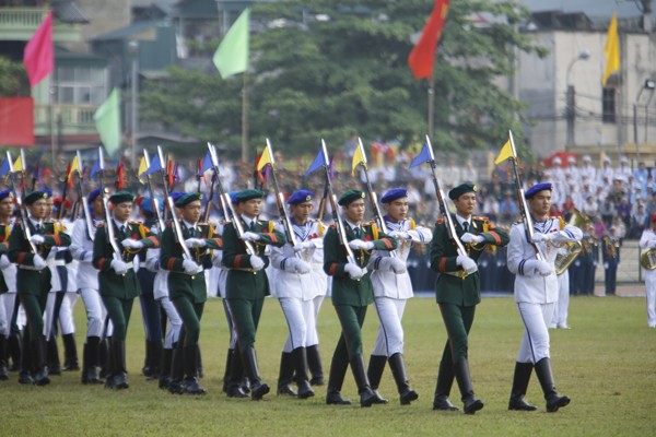 Toàn cảnh lễ diễu binh 60 năm chiến thắng Điện Biên Phủ - ảnh 14