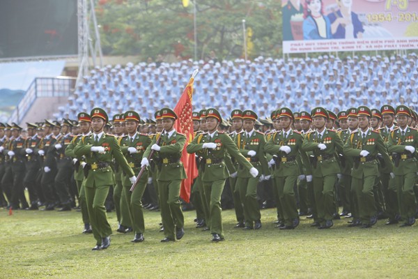 Toàn cảnh lễ diễu binh 60 năm chiến thắng Điện Biên Phủ - ảnh 2