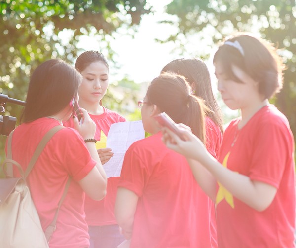 Nguyễn Thị Loan nhảy flash mob 'Khát vọng biển Đông' - ảnh 1