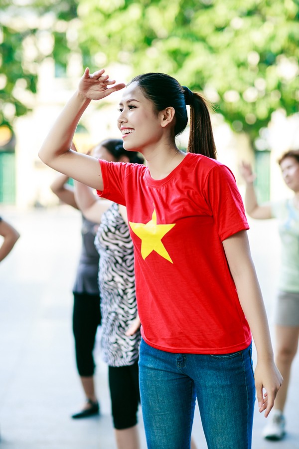 Nguyễn Thị Loan nhảy flash mob 'Khát vọng biển Đông' - ảnh 5