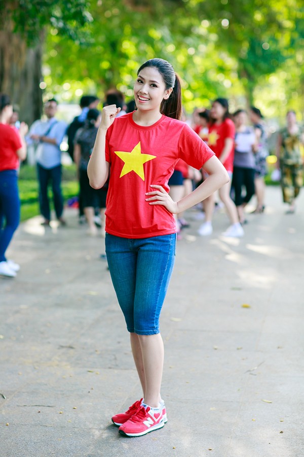 Nguyễn Thị Loan nhảy flash mob 'Khát vọng biển Đông' - ảnh 7