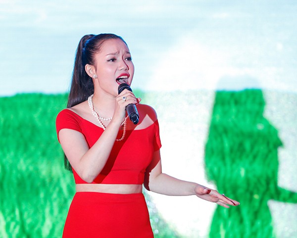Ngọc Anh tự tin khoe sắc dù bị đồn gọt cằm - ảnh 8