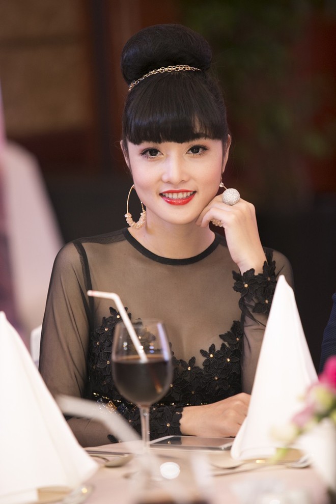 Triệu Thị Hà xinh đẹp đi tiệc sau scandal trả vương miện - ảnh 8