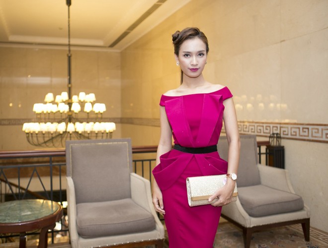 Hoa hậu Hương Giang kiêu sa với váy dạ hội đỏ rực - ảnh 10
