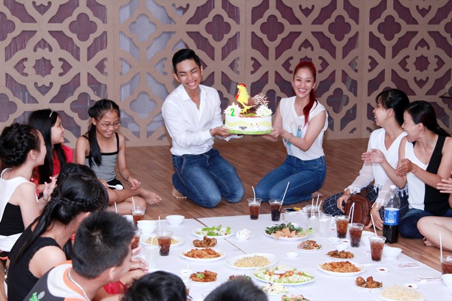 Khánh Thi nhí nhảnh dự sinh nhật học trò cưng - ảnh 6