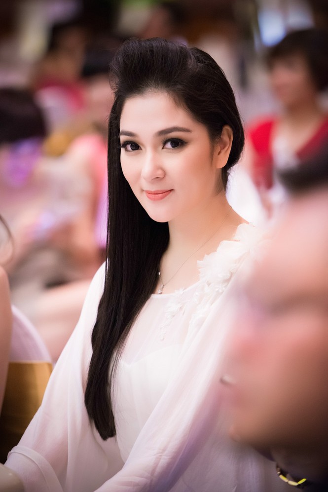 Hoa hậu Nguyễn Thị Huyền bất ngờ 'tái xuất' đầy quyến rũ - ảnh 11