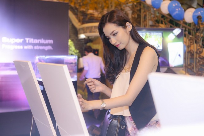 Trúc Diễm khoe dáng gợi cảm bên siêu mẫu Thanh Thức - ảnh 11