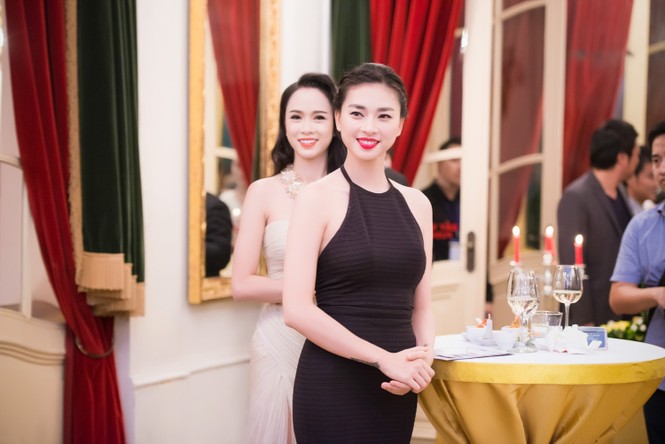 Dàn mỹ nữ 'đọ' lưng trần, ngực đầy sexy ở Hà Nội - ảnh 8