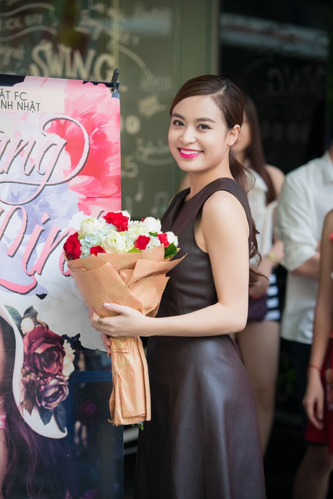 Hoàng Thùy Linh hạnh phúc đón sinh nhật trong vòng tay fans - ảnh 10