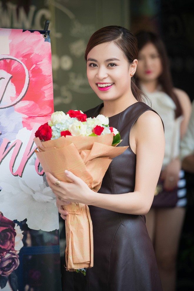 Hoàng Thùy Linh hạnh phúc đón sinh nhật trong vòng tay fans - ảnh 9