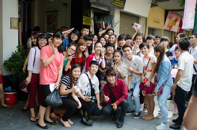 Hoàng Thùy Linh hạnh phúc đón sinh nhật trong vòng tay fans - ảnh 13