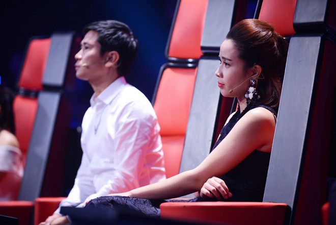 Vợ chồng Lưu Hương Giang đeo khăn quàng đỏ như học sinh - ảnh 9