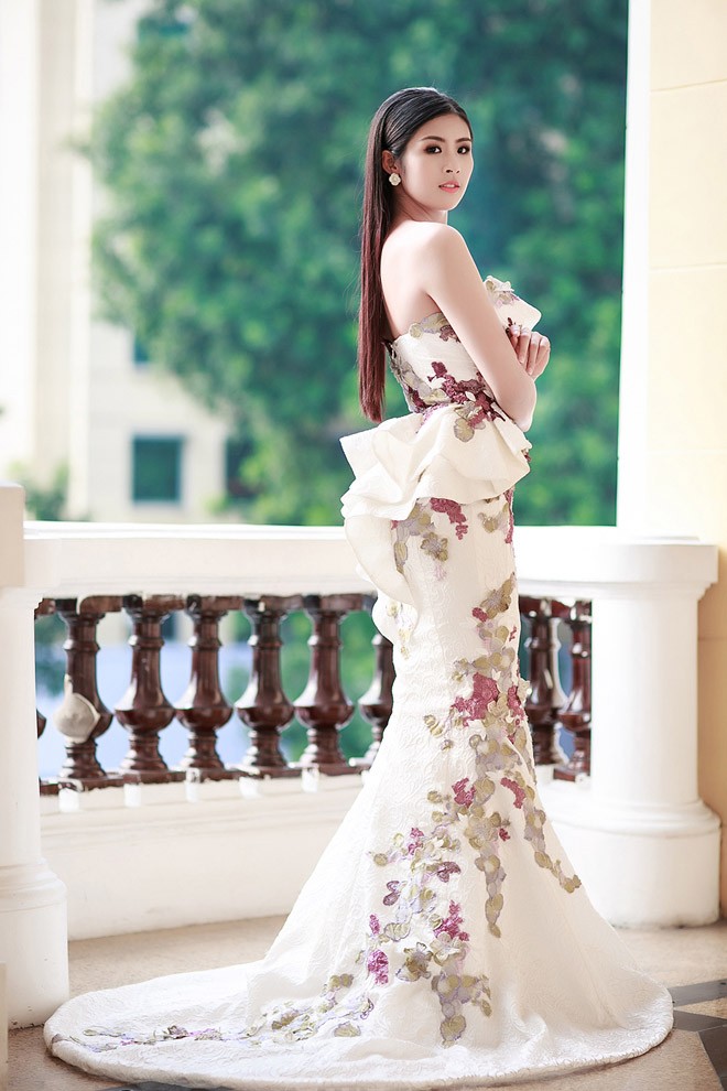 Hoa hậu Ngọc Hân bất ngờ hút hồn với phong cách gợi cảm - ảnh 8