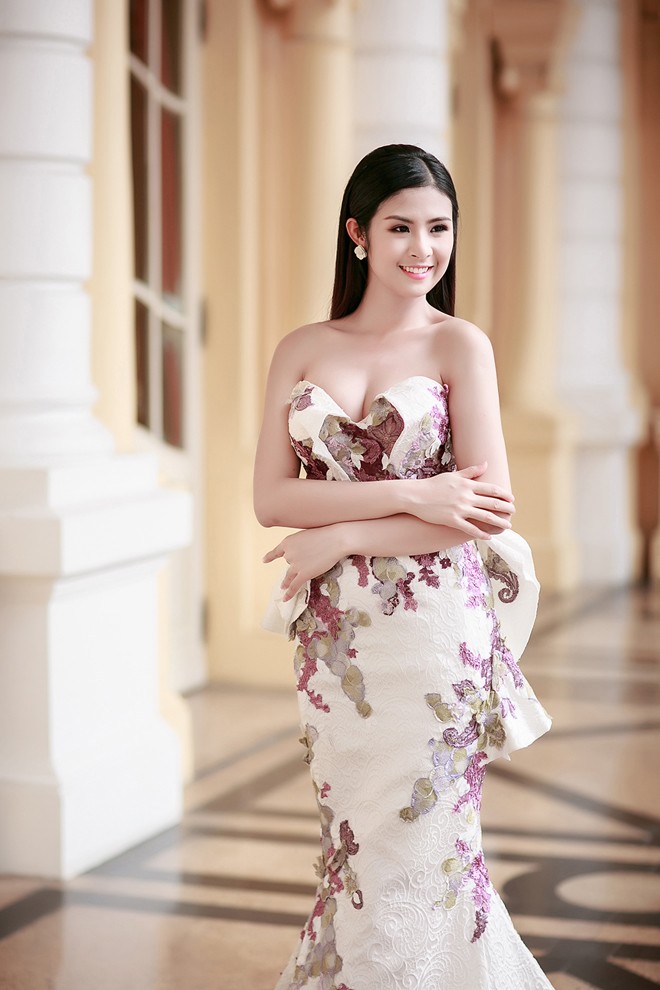 Hoa hậu Ngọc Hân bất ngờ hút hồn với phong cách gợi cảm - ảnh 1