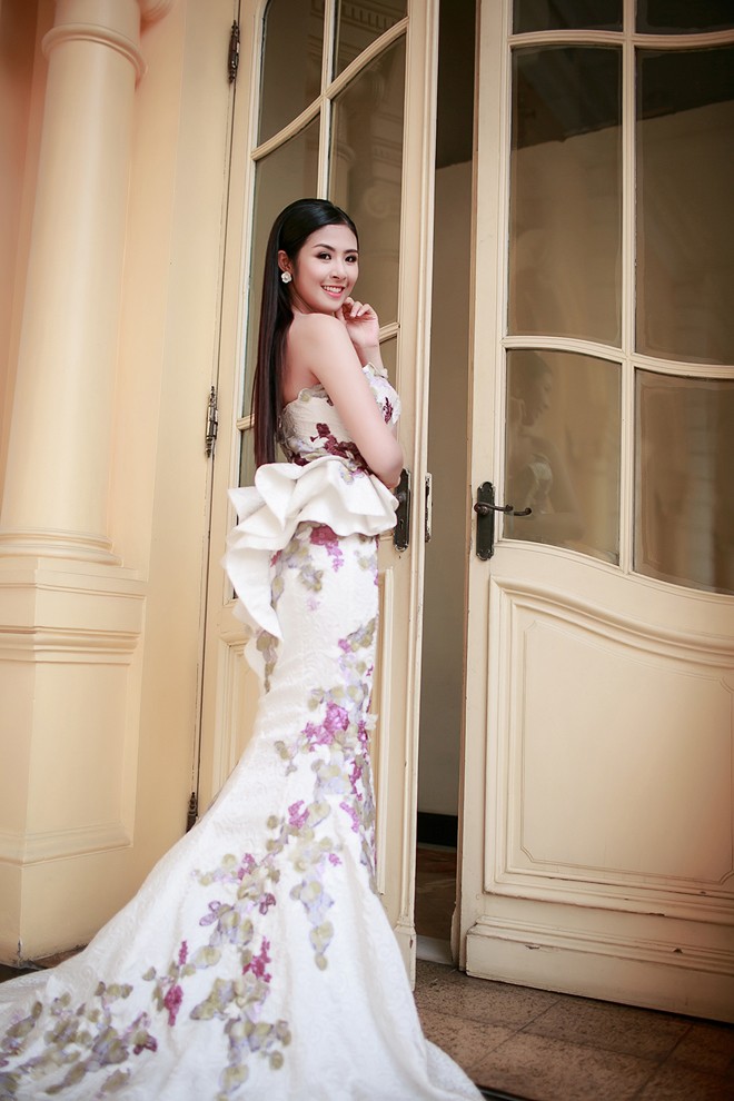 Hoa hậu Ngọc Hân bất ngờ hút hồn với phong cách gợi cảm - ảnh 4