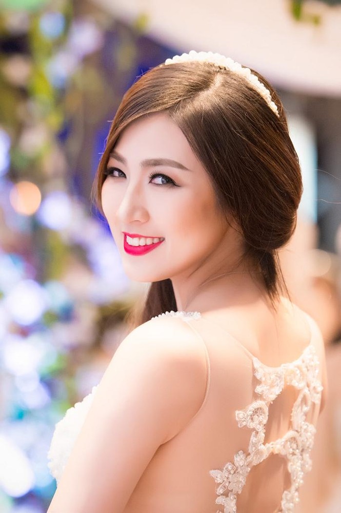 Á hậu Tú Anh kiêu sa diễn thời trang cưới - ảnh 2