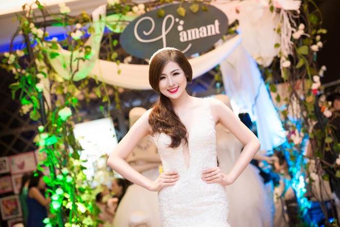 Á hậu Tú Anh kiêu sa diễn thời trang cưới - ảnh 5
