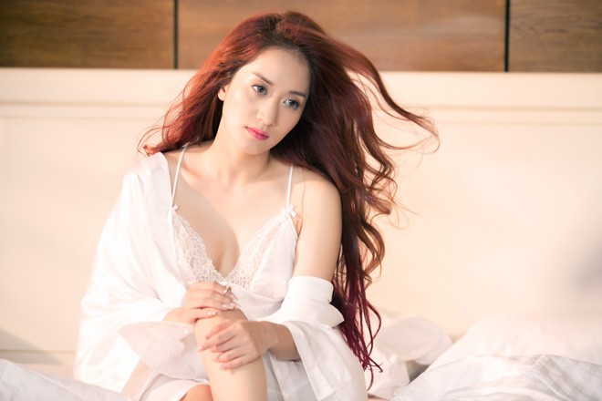 Khánh Thi tung bộ ảnh gợi cảm trong phòng tắm - ảnh 1