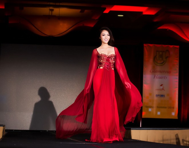 Hoa hậu châu Á tại Mỹ Jennifer Chung gợi cảm diễn catwalk - ảnh 6