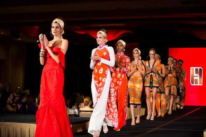 Hoa hậu châu Á tại Mỹ Jennifer Chung gợi cảm diễn catwalk - ảnh 13