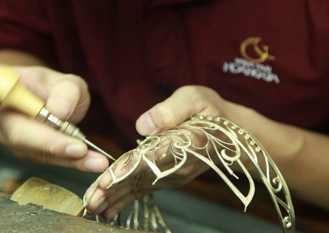 Khám phá quy trình chế tác vương miện Hoa hậu Việt Nam 2014 - ảnh 8