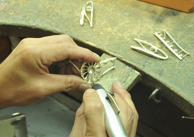 Khám phá quy trình chế tác vương miện Hoa hậu Việt Nam 2014 - ảnh 5