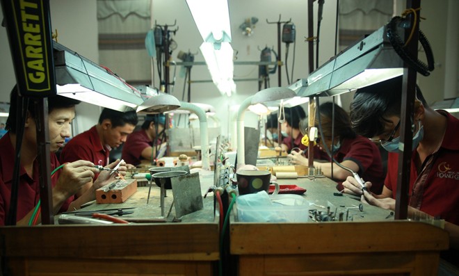 Khám phá quy trình chế tác vương miện Hoa hậu Việt Nam 2014 - ảnh 15