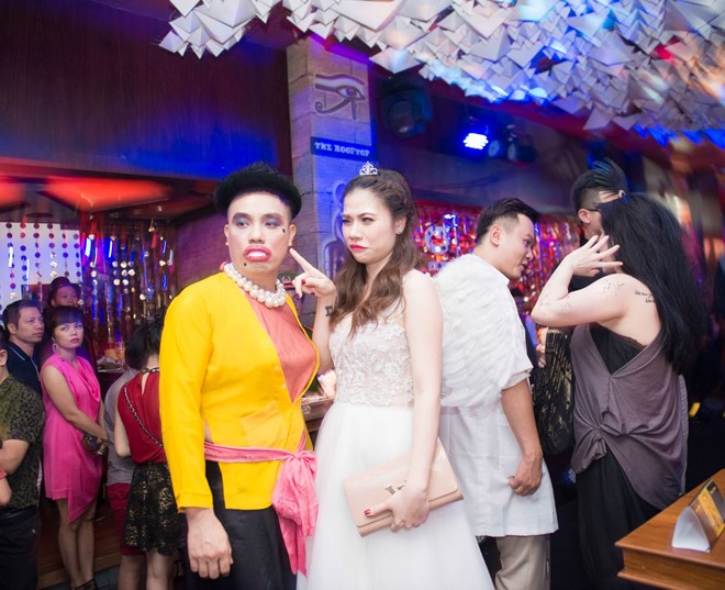 Minh Quân giả gái, Ngọc Khuê hóa ma nữ dự tiệc Halloween - ảnh 14