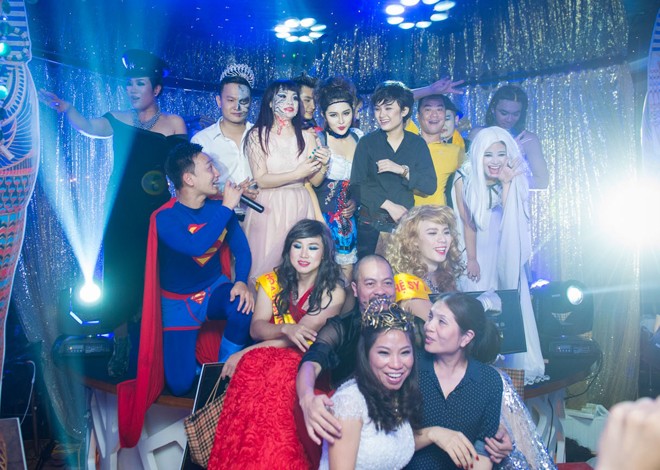 Minh Quân giả gái, Ngọc Khuê hóa ma nữ dự tiệc Halloween - ảnh 15