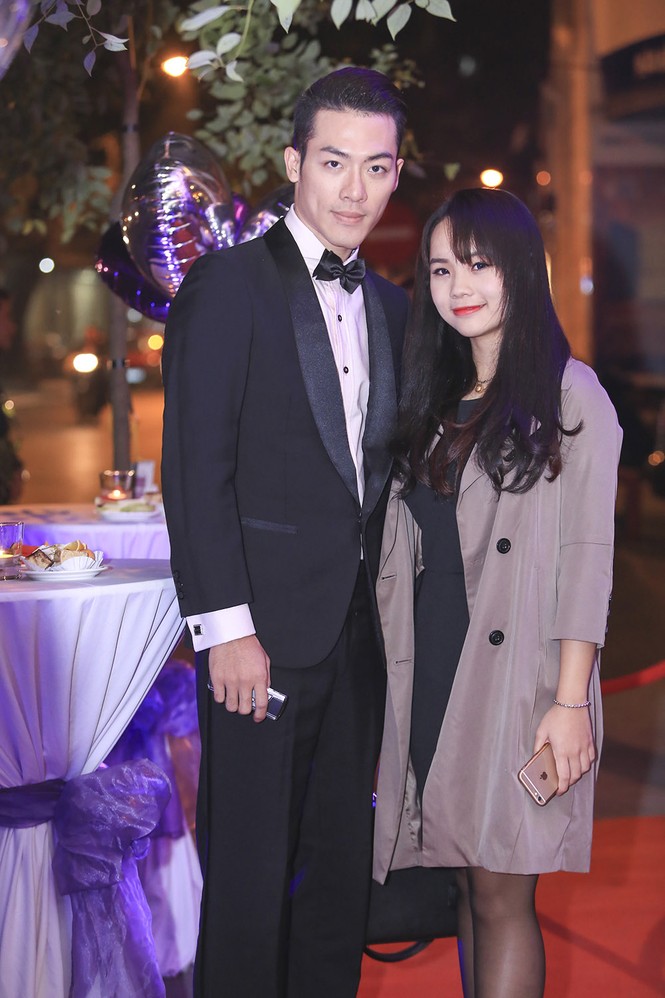 Á hậu Tú Anh xinh đẹp mừng MC Thái Dũng làm ông chủ - ảnh 6