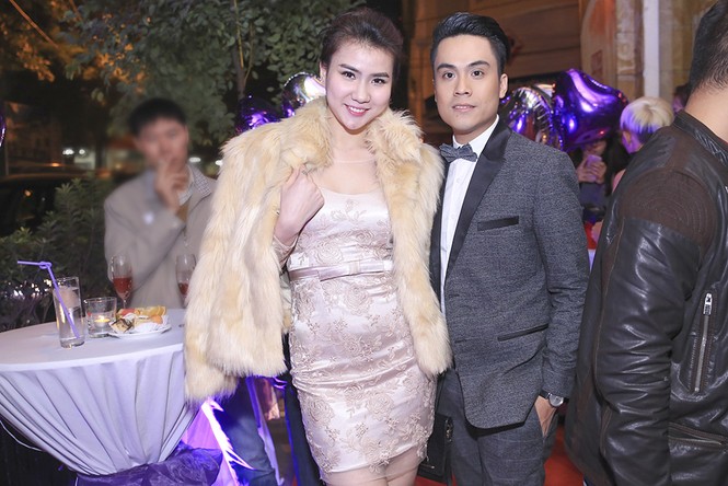Á hậu Tú Anh xinh đẹp mừng MC Thái Dũng làm ông chủ - ảnh 8