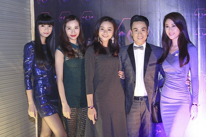 Á hậu Tú Anh xinh đẹp mừng MC Thái Dũng làm ông chủ - ảnh 11